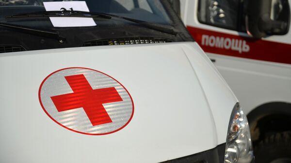 Красный крест на автомобиле скорой медицинской помощи в Свердловской области