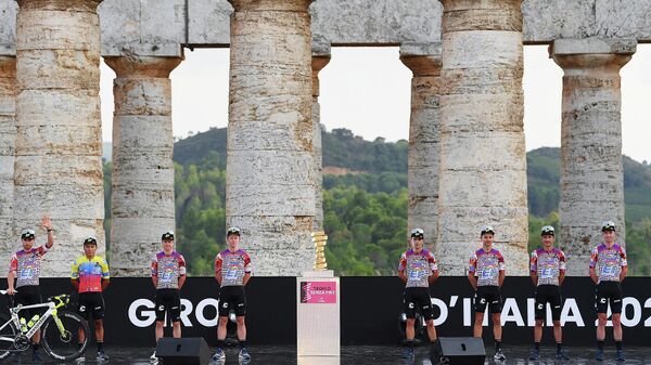 Велокоманда EF на гонке Джиро д'Италия