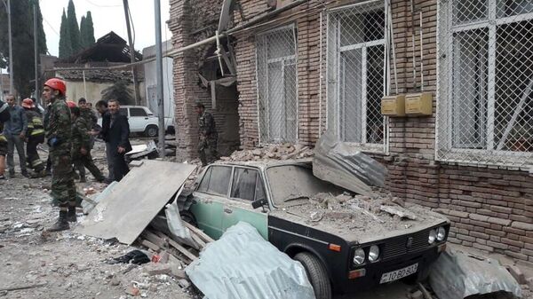 Здания, разрушенные в результате обстрела города Гянджи