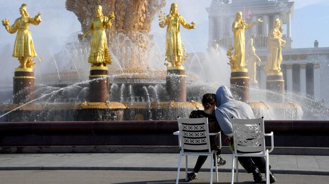 Аномально теплая погода в Москве