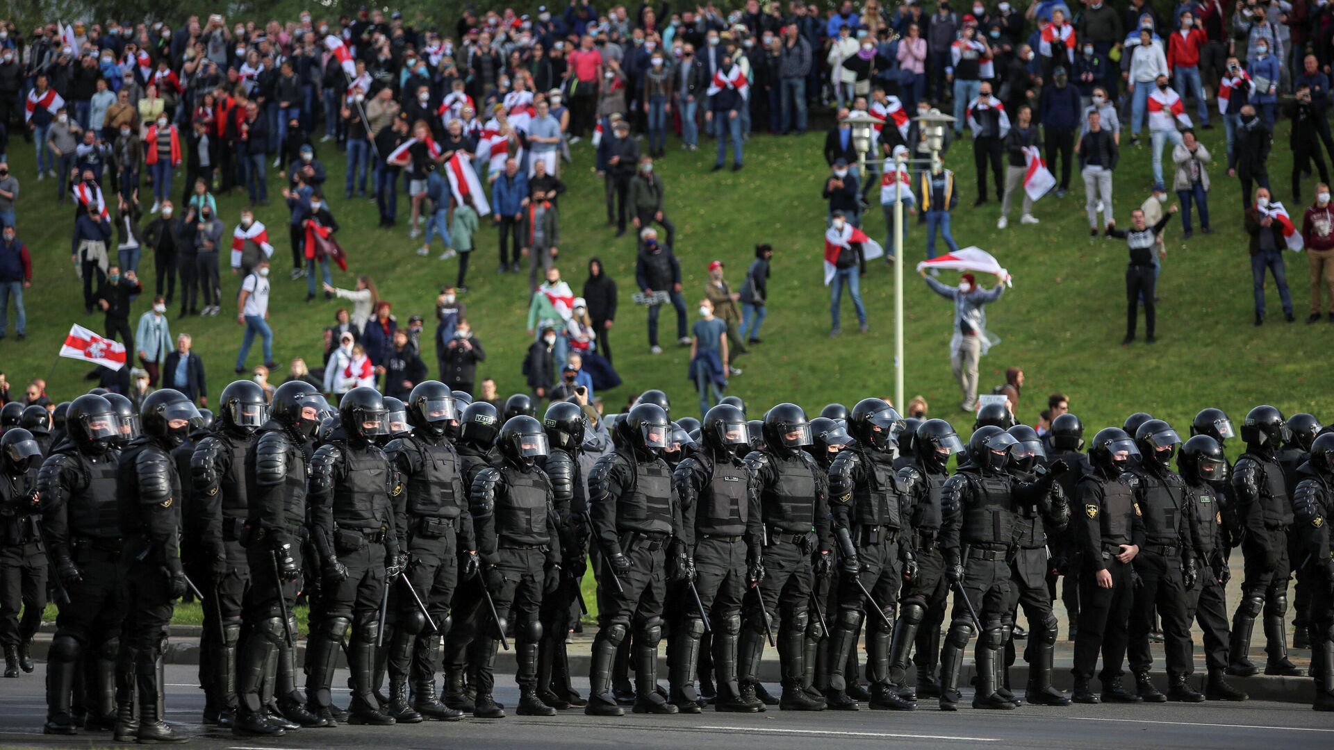 Во время акции протеста в Минске. 4 октября 2020  - РИА Новости, 1920, 05.10.2020