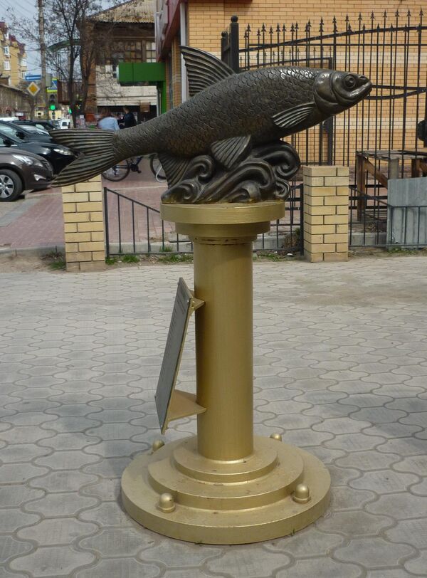 Памятник Вобла-кормилица в Астрахани