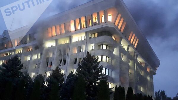 Пожар в Белом доме в Бишкеке