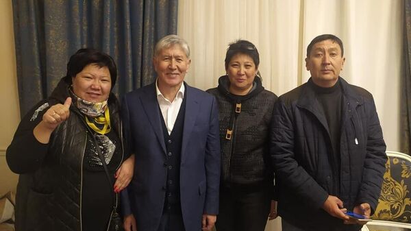 Освобожденный протестующими экс-президент Киргизии Алмазбек Атамбаев
