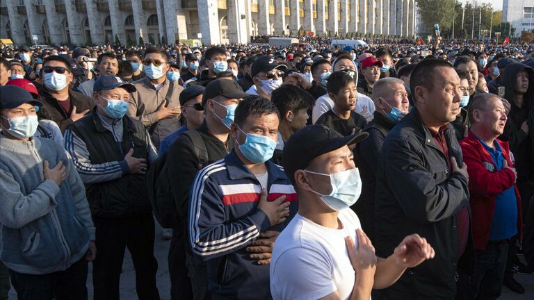 Участники акции протеста в Бишкеке