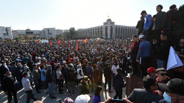 Участники акции протеста в Бишкеке
