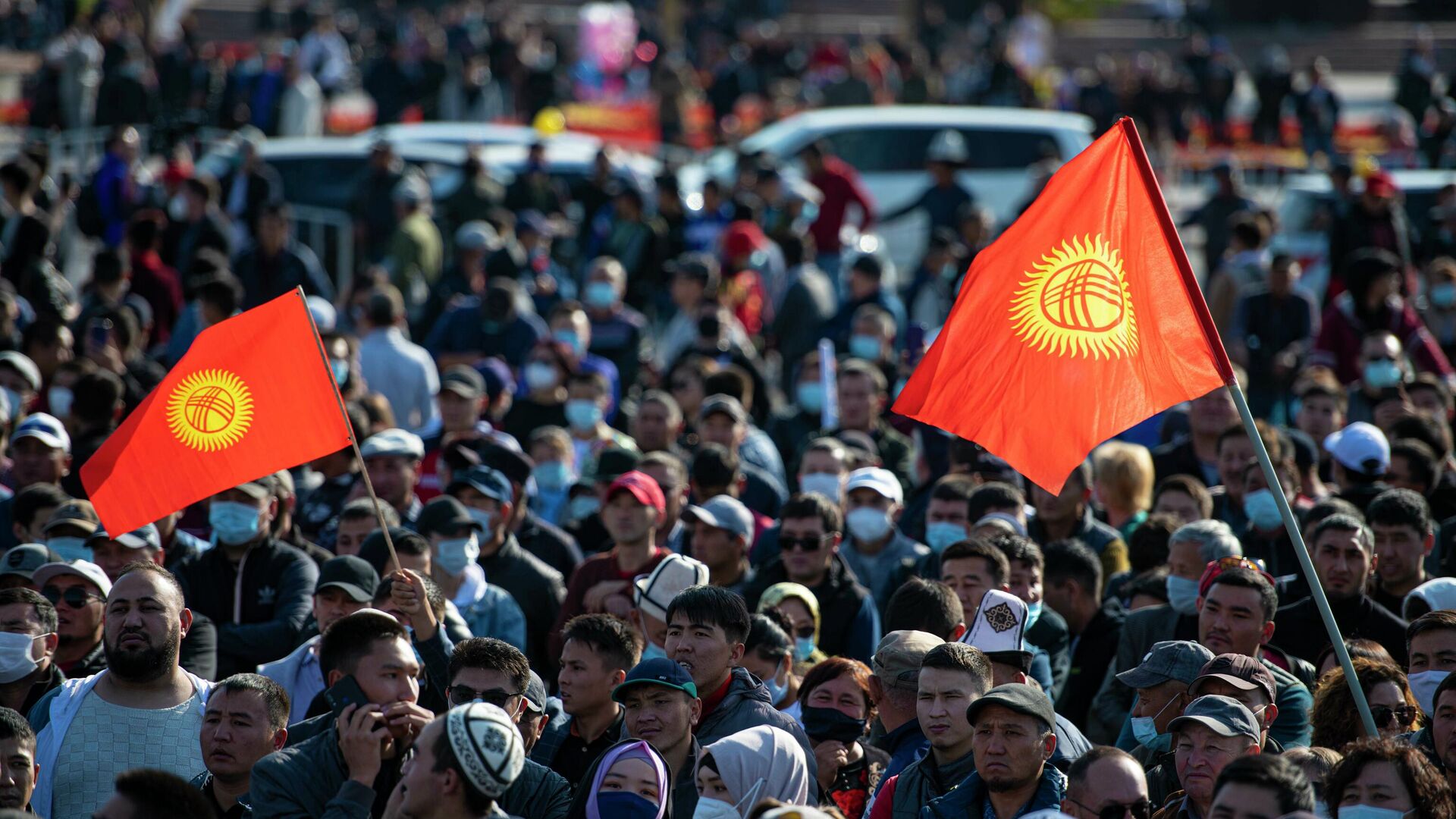Участники акции протеста в Бишкеке - РИА Новости, 1920, 06.10.2020