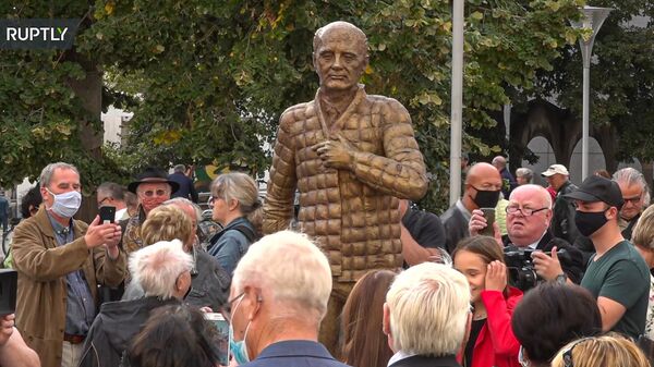 Торжественное открытие памятника Михаилу Горбачеву по случаю 30-го Дня германского единства в Дессау-Рослау