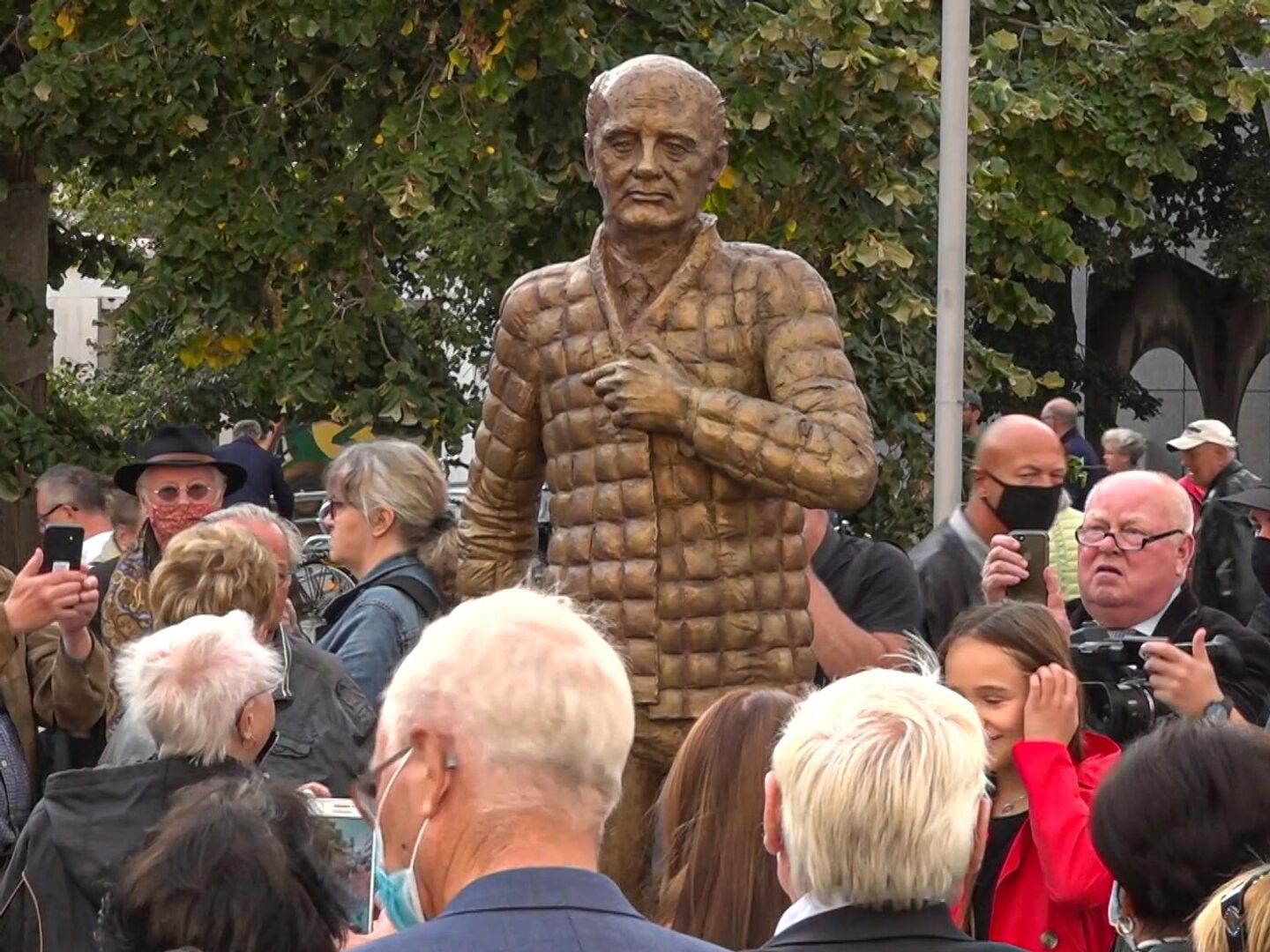 памятник горбачеву в германии