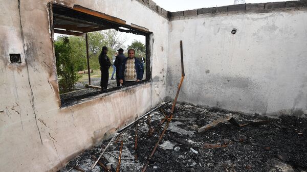 Дом, сгоревший после обстрела, в азербайджанском селе Сарыджалы Агджабединского района