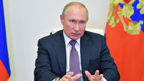 Президент РФ Владимир Путин во время встречи в режиме видеоконференции с руководителями фракций в Государственной думе 