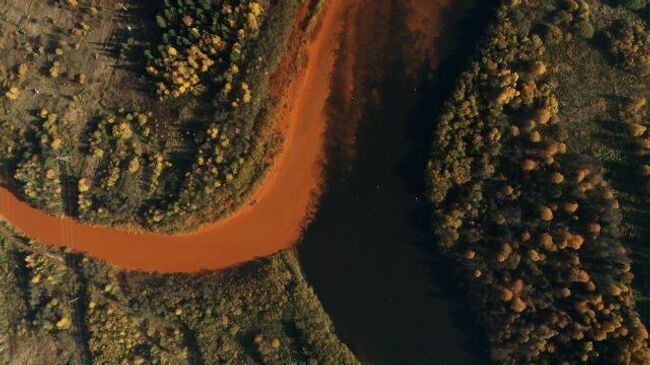 Вода цвета охры: в уральских реках течет ядовитая смесь