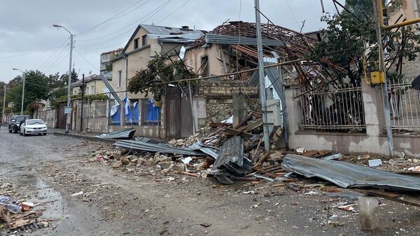 Дома в Степанакерте, разрушенные после обстрела