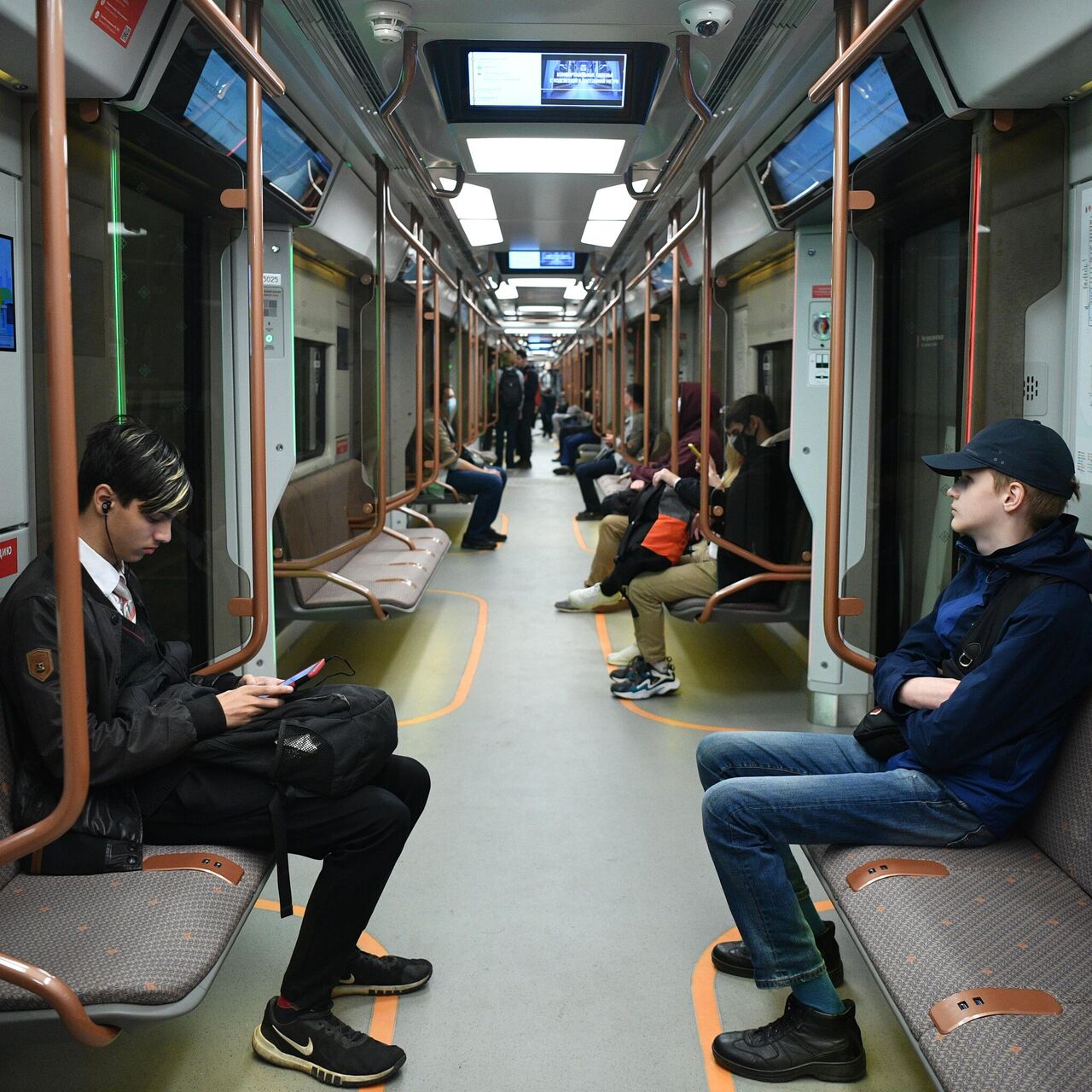 Тематический поезд с фотографиями достопримечательностей РФ запустили в московском метро