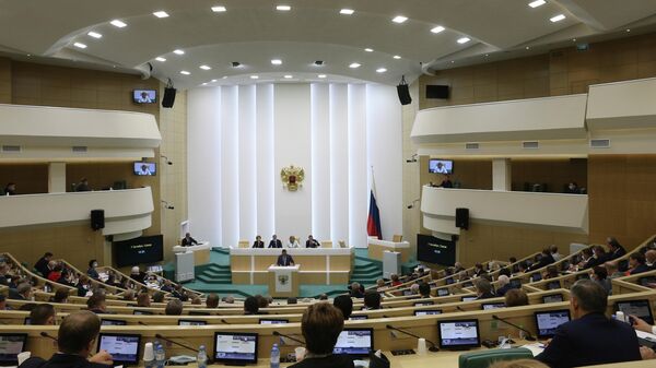 Депутаты в зале заседаний Совета Федерации