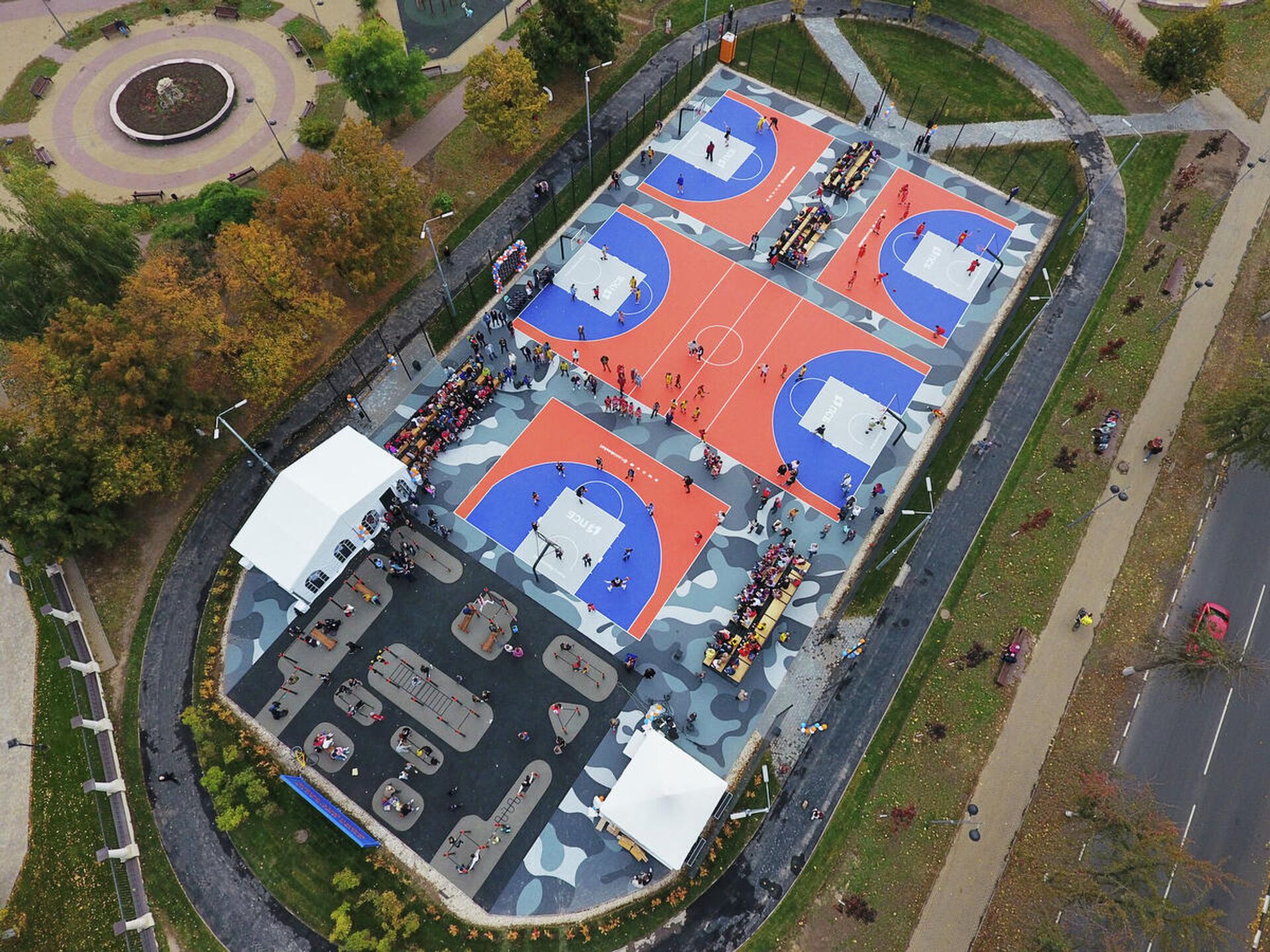 ПСБ открыл первый в России центр уличного баскетбола по стандарту ФИБА - РИА Новости, 1920, 07.10.2020