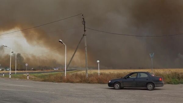 На месте ЧС в Рязанской области, где горит склад с боеприпасами. Стоп-кадр видео