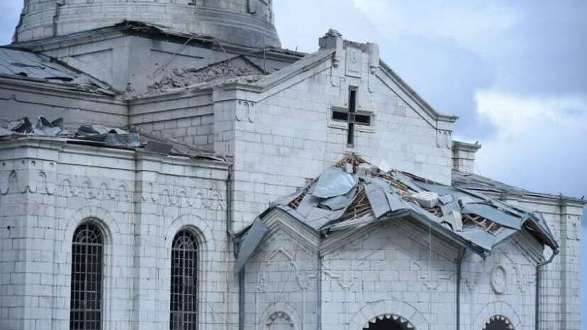 Попавший под обстрел собор Христа Всеспасителя (Казанчецоц) в карабахском Шуши  - РИА Новости, 1920, 08.10.2020