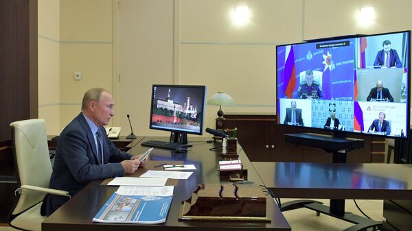 Президент РФ Владимир Путин во время совещания в режиме видеоконференции по вопросам по вопросам МЧС РФ