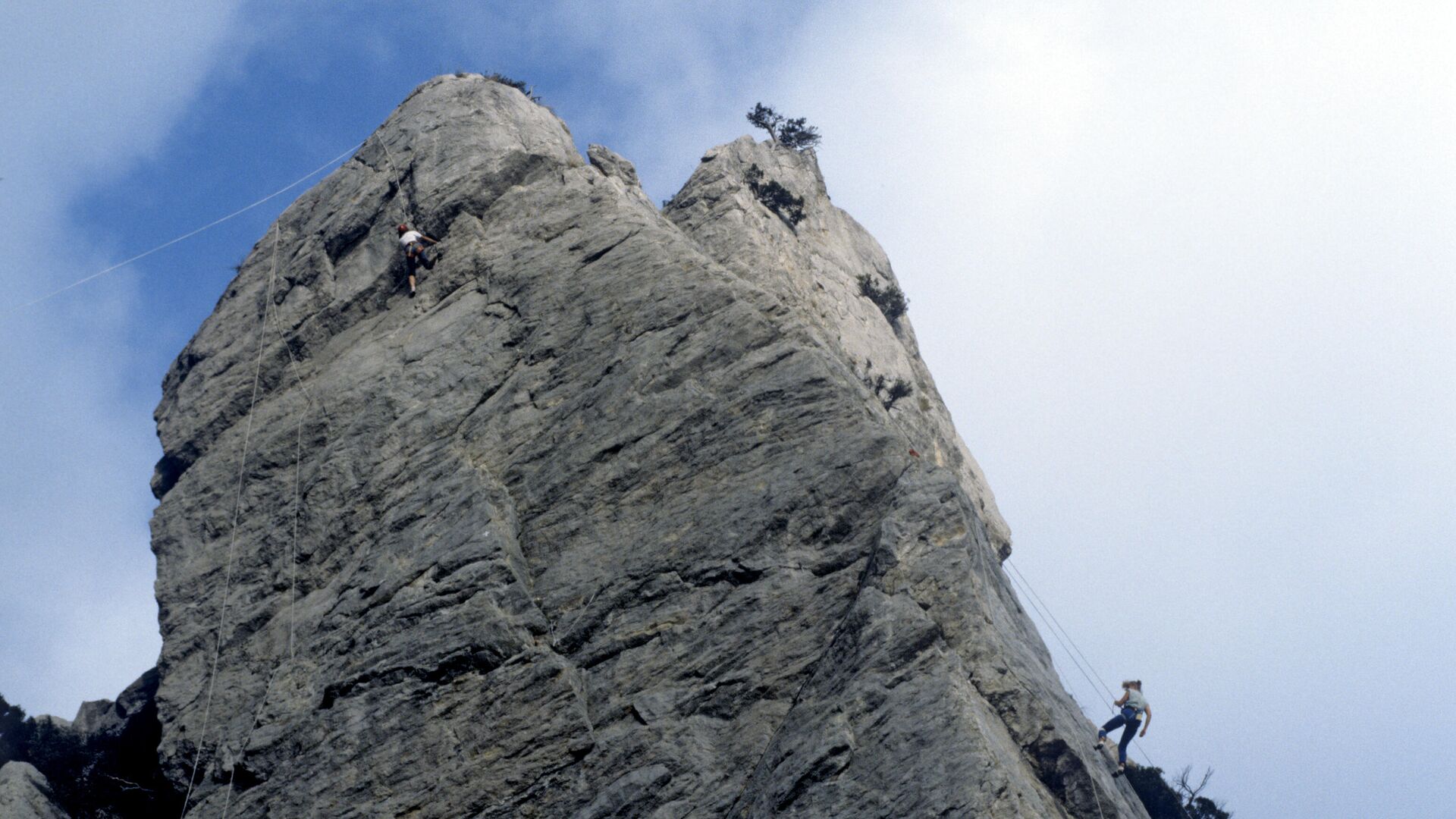 Альпинист поднимается на гору Кошка  - РИА Новости, 1920, 21.09.2023