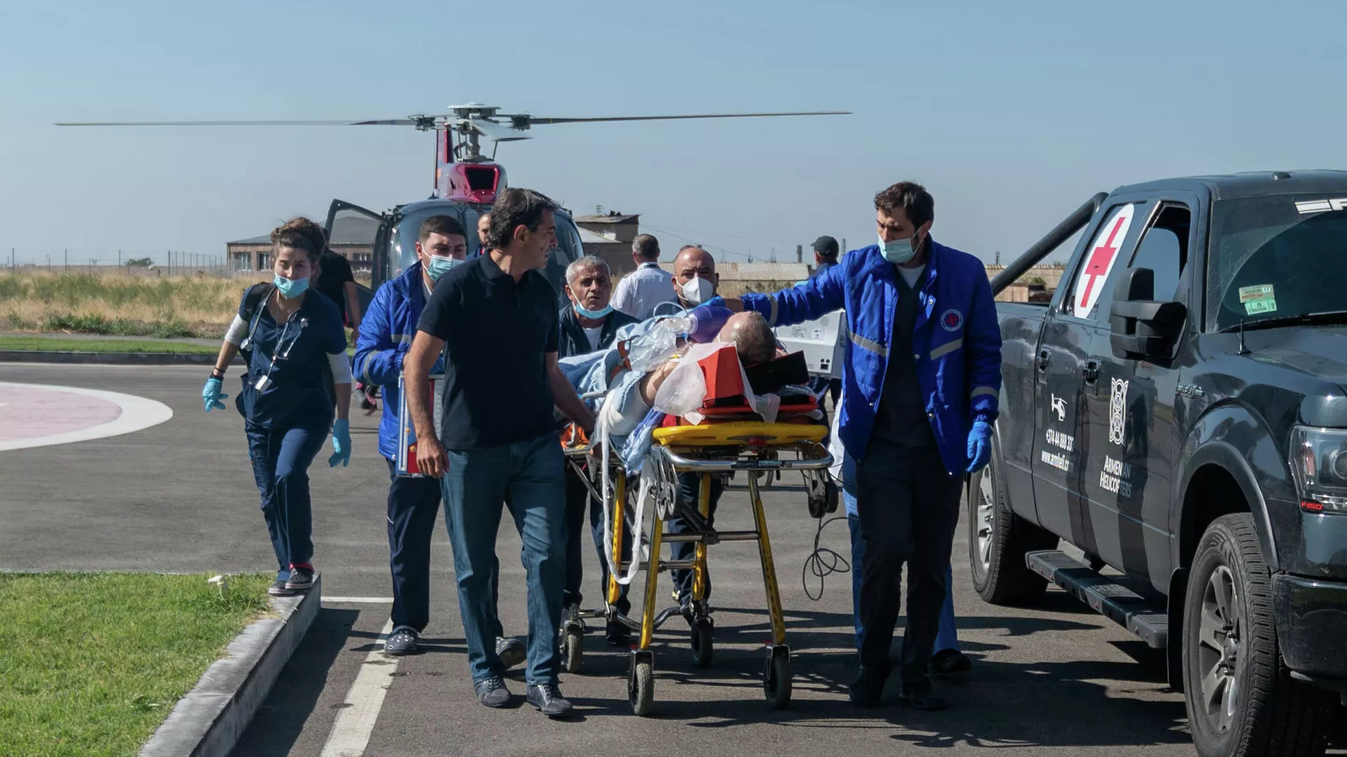 Пострадавший во время обстрела карабахского города Шуша военный корреспондент Юрий Котенок доставлен в медицинский центр Эребуни в Ереване - РИА Новости, 1920, 09.10.2020