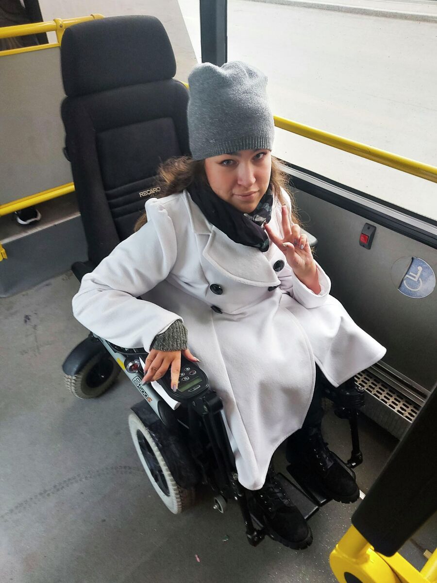Маша заезжает в автобус в Санкт-Петербурге