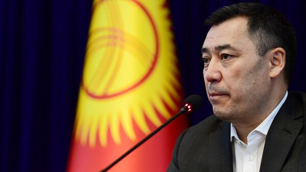 Новоизбранный премьер-министр Садыр Жапаров на внеочередном заседании парламента Киргизии
