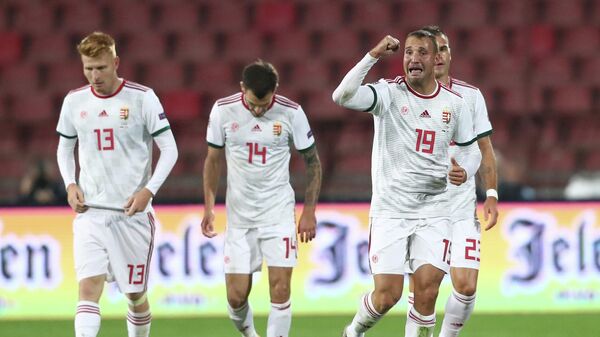 Футболисты сборной Венгрии радуются голу