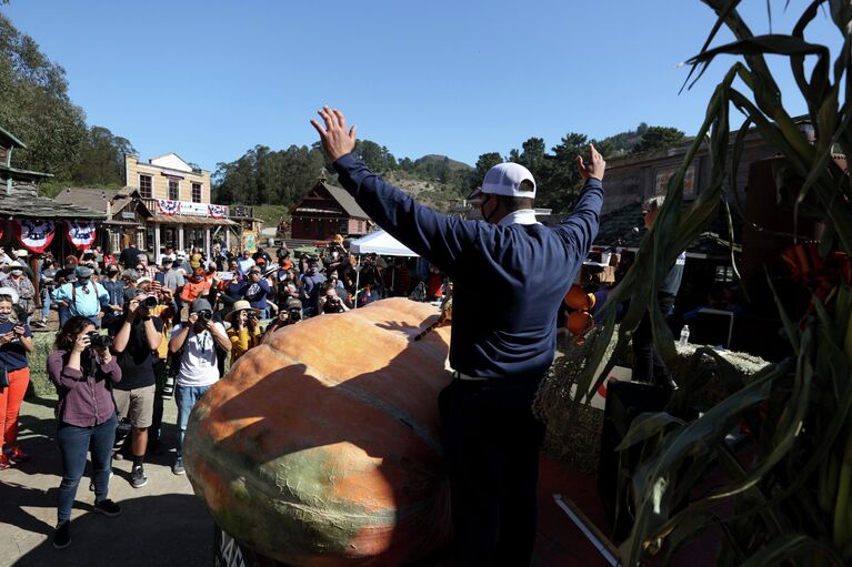 Чемпионат мира по взвешиванию тыквы в США Чемпионат мира по взвешиванию тыквы в США