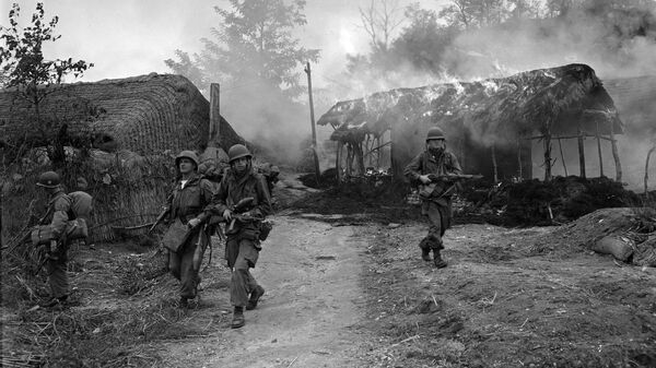 Корейская война. Американские военные в Сукчене, Северная Корея. 20 октября 1950 года 