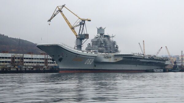 Авианесущий крейсер Адмирал Кузнецов проходит ремонт и модернизацию на 35-м СРЗ в порту Мурманска