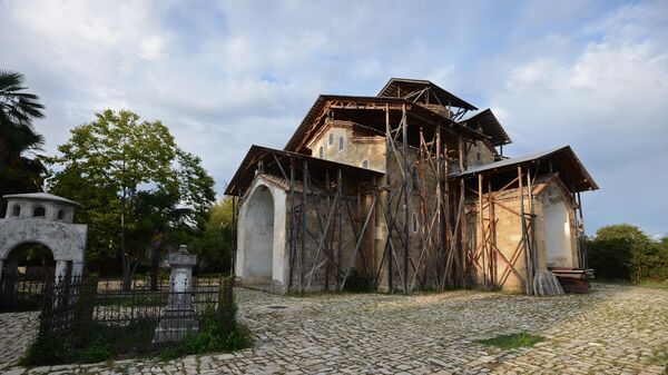 Храм Успения Пресвятой Богородицы в селе Лыхны в Абхазии