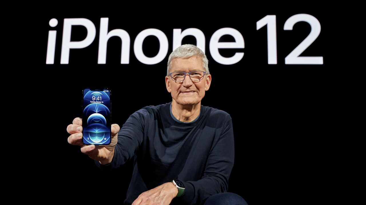 Apple представила линейку iPhone 12 - РИА Новости, 14.10.2020