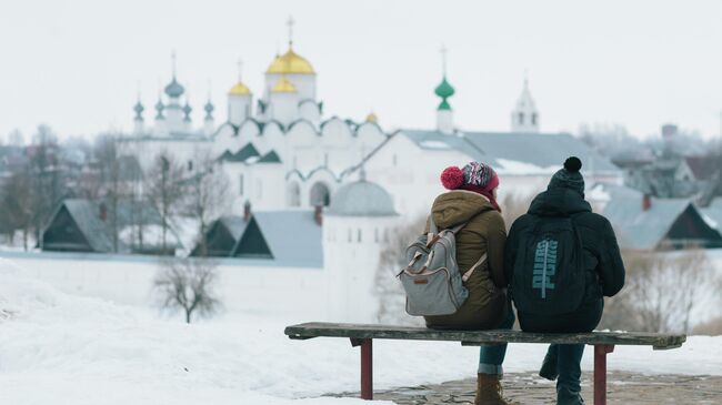 Туристы в Суздале