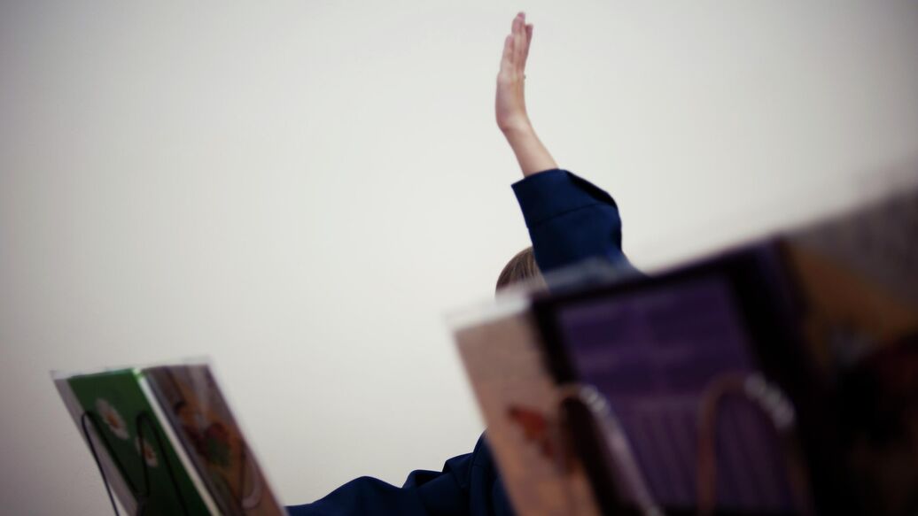 © РИА Новости / Антон УницынПерейти в медиабанк<br>Ученик во время урока. Архивное фото