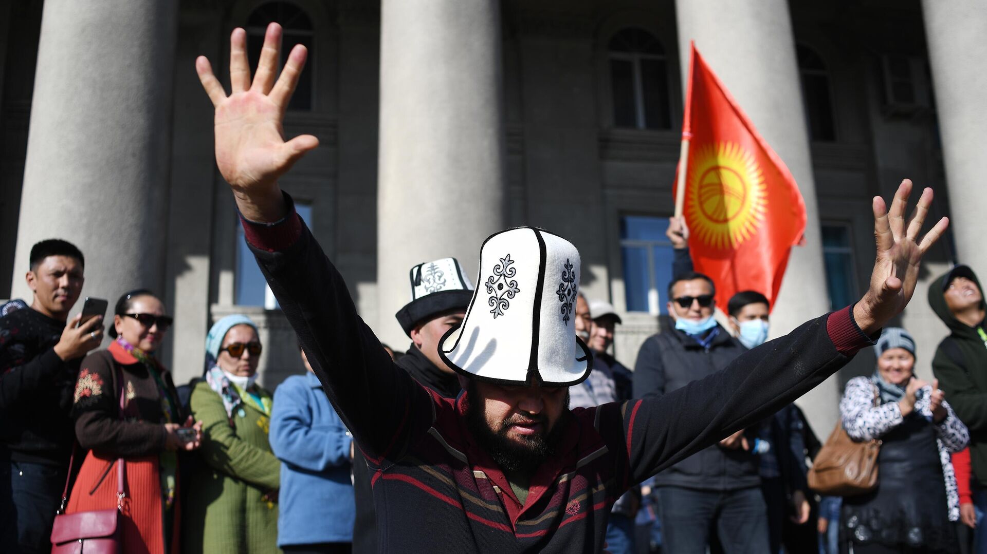 Участники митинга на Старой площади в Бишкеке - РИА Новости, 1920, 14.10.2020