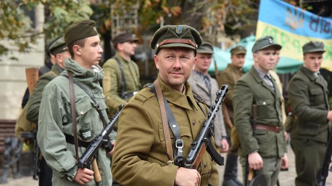 Марш националистов во Львове в честь создания Украинской повстанческой армии