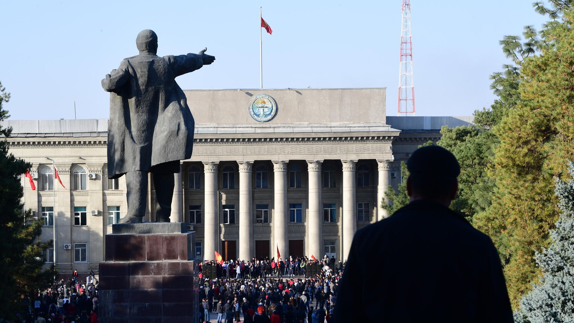 Участники митинга на Старой площади в Бишкеке - РИА Новости, 1920, 16.10.2020