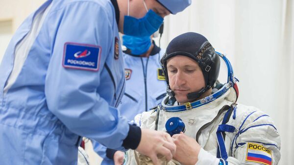 Участник основного экипажа 64-й экспедиции на МКС космонавт Роскосмоса Сергей Кудь-Сверчков перед запуском ракеты-носителя Союз-2.1а с транспортным пилотируемым кораблем Союз МС-17