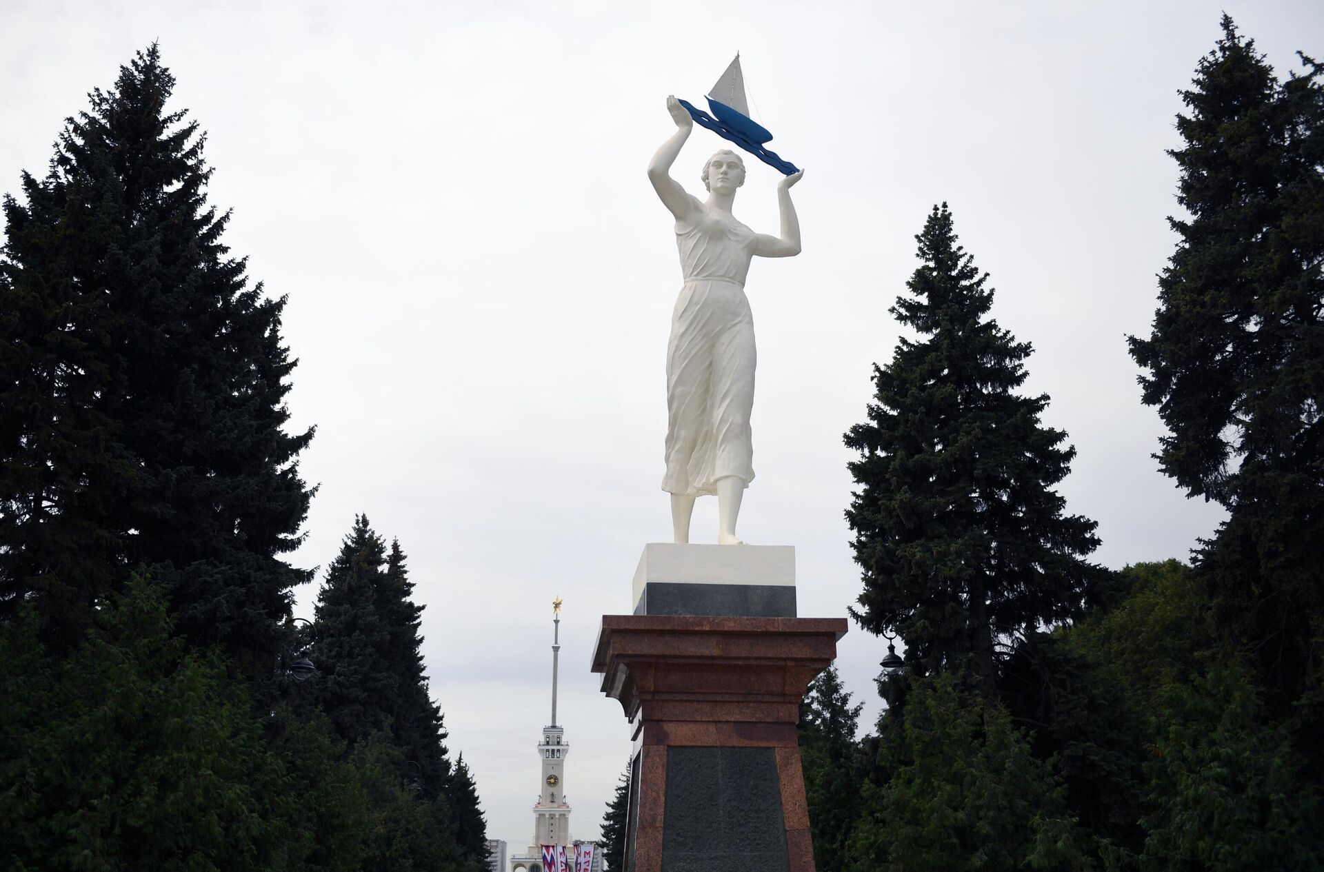 Скульптура Водный путь после реставрации - РИА Новости, 1920, 14.10.2020