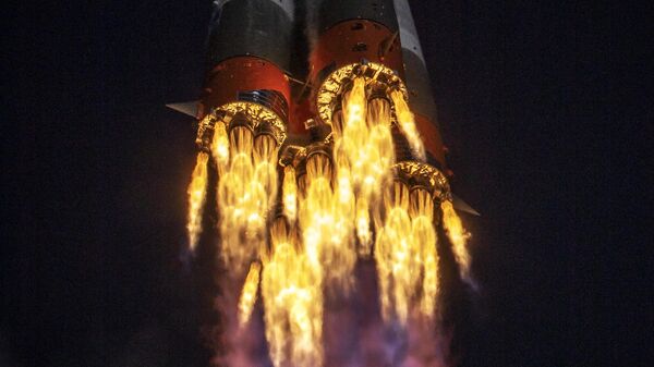 Ракета-носитель Союз-2.1а с транспортным пилотируемым кораблем Союз МС-17 во время запуска со стартовой площадки космодрома Байконур