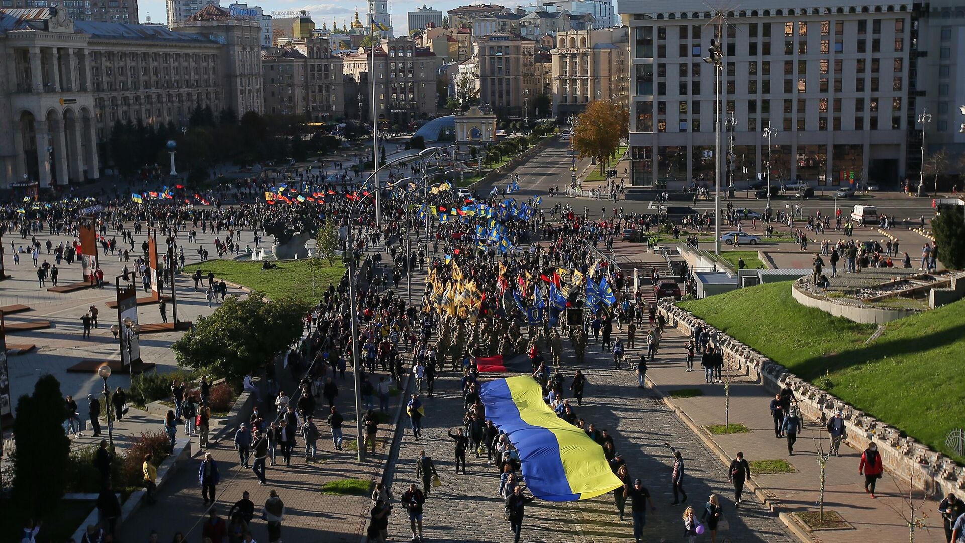 Участники марша националистов в Киеве в честь годовщины создания Украинской повстанческой армии - РИА Новости, 1920, 28.12.2022