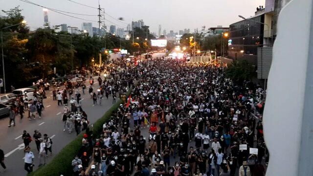 Протесты в Таиланде. Демонстранты прорвались к Дому правительства в Бангкоке - РИА Новости, 1920, 14.10.2020