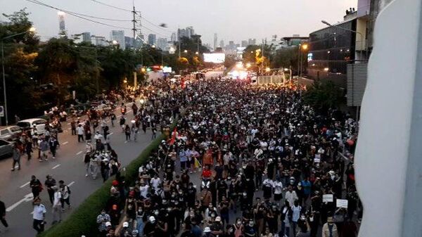 Протесты в Таиланде. Демонстранты прорвались к Дому правительства в Бангкоке