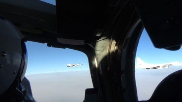 Ракетоносцы Ту-160 выполнили плановый полет над  северными морями продолжительностью около 12 часов