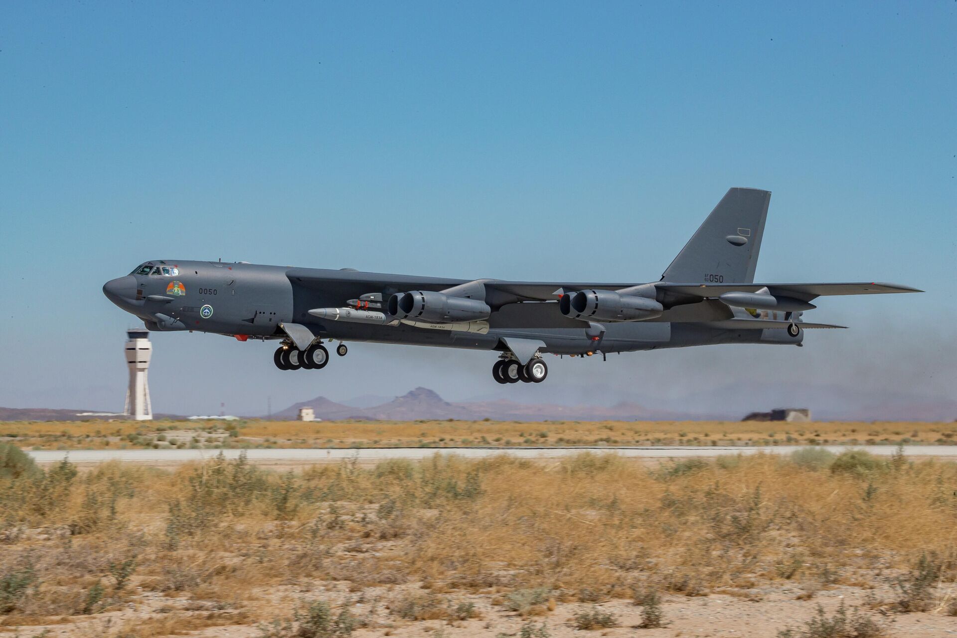 American B-52H Stratofortress bomber with AGM-183A hypersonic cruise missile