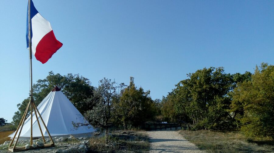 Палатка в парке Федюхинские высоты
