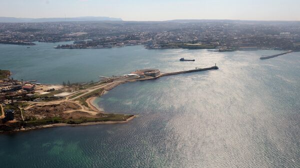 Вид на Константиновский форт и Севастопольскую бухту с вертолета