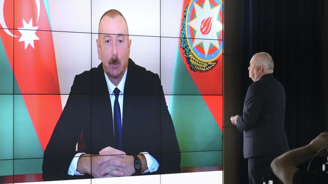 Генеральный директор МИА Россия сегодня Дмитрий Киселев берет интервью у президента Азербайджана Ильхама Алиева в режиме видеоконференции
