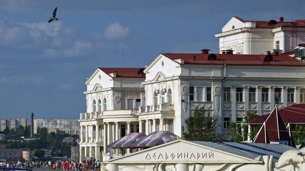 Здания дельфинария и Дворца детского и юношеского творчества в Севастополе